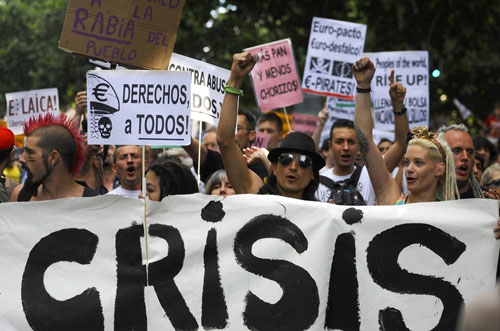 西班牙民众裸体抗议高失业率