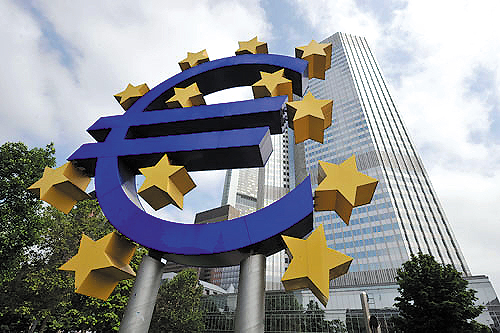 受政治因素影响，欧元出现大幅贬值